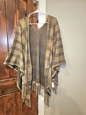 NWT Brown Plaid Open-Front Fringe Poncho